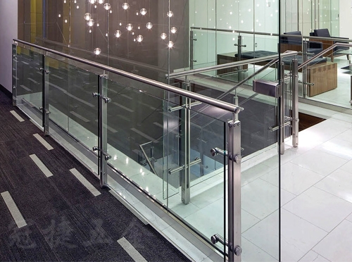 不鏽鋼工程立（lì）柱