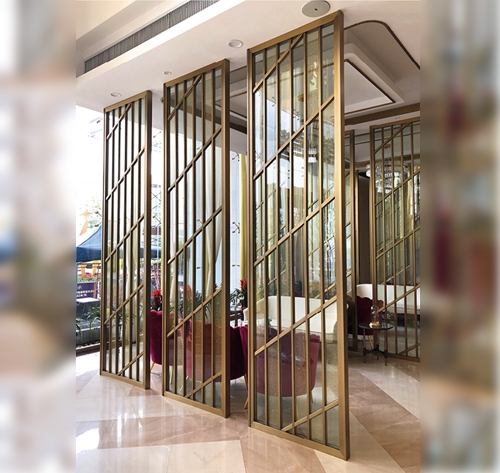 不（bú）鏽（xiù）鋼雕花屏風