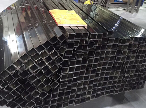 不鏽鋼工程立（lì）柱